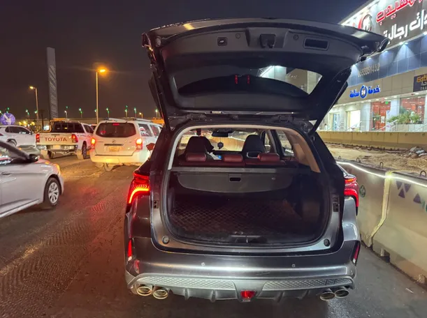 Car image 19