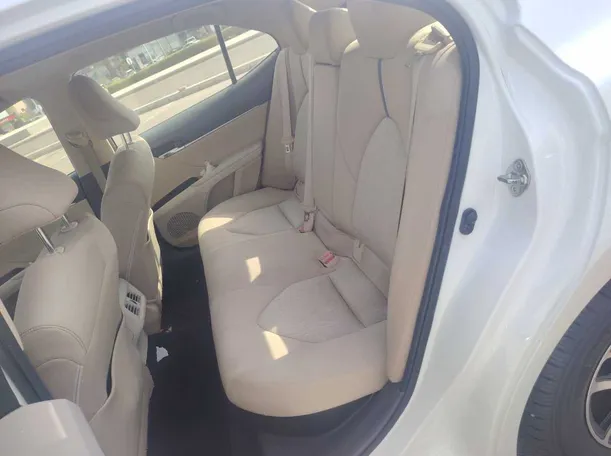 Car image 16