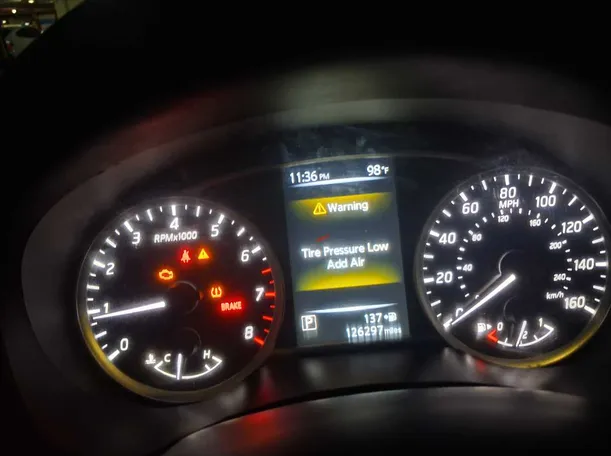 Car image 18