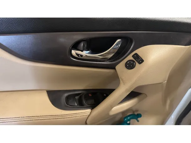 Car image 24