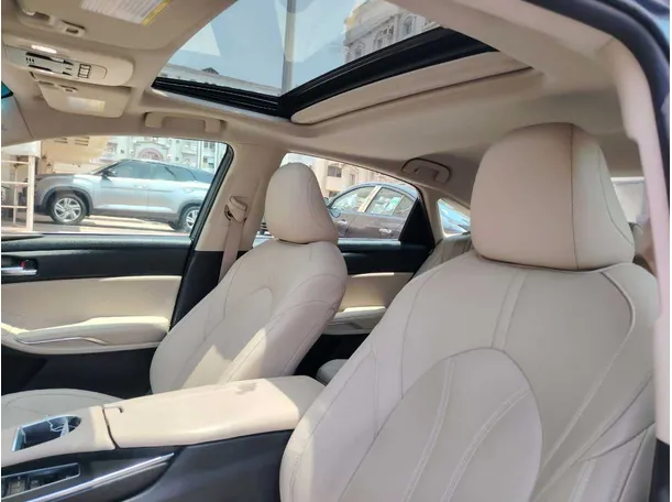 Car image 15