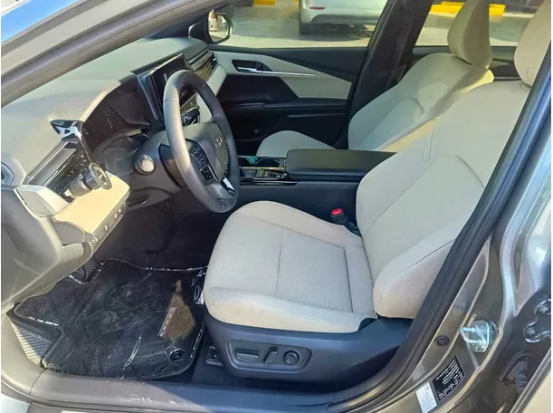 Car image 17