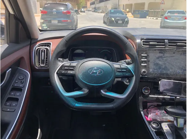 Car image 19