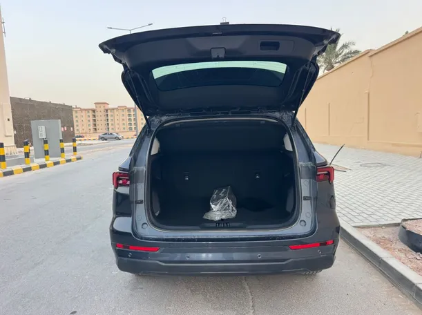 Car image 18