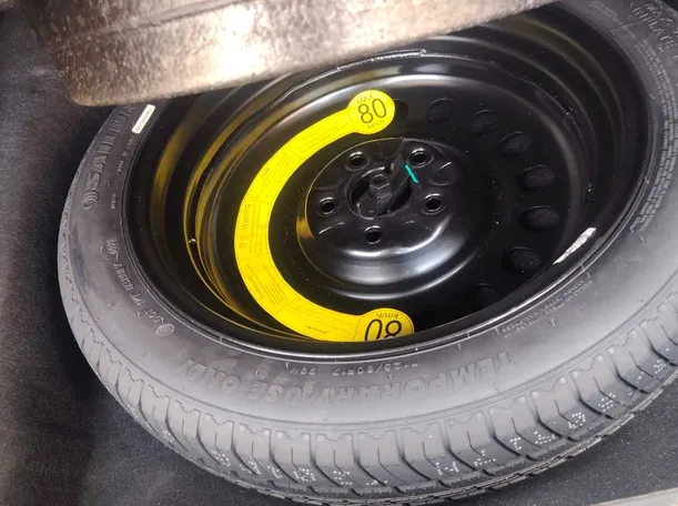 Car image 30