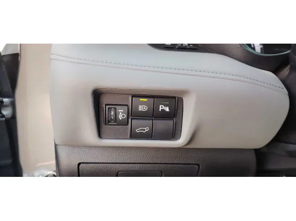 Car image 26