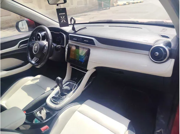Car image 14