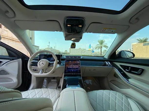Car image 18