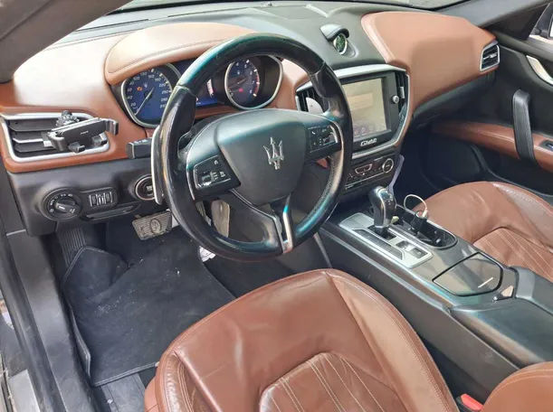 Car image 11