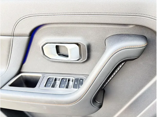 Car image 27