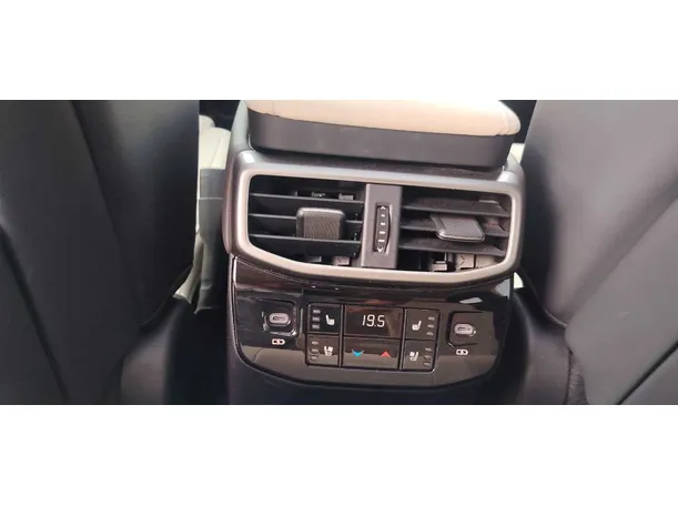 Car image 33