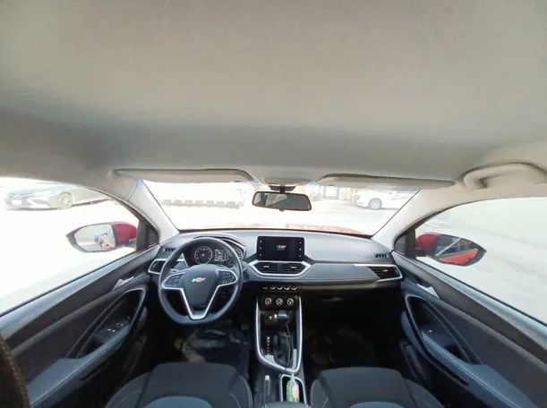 Car image 12