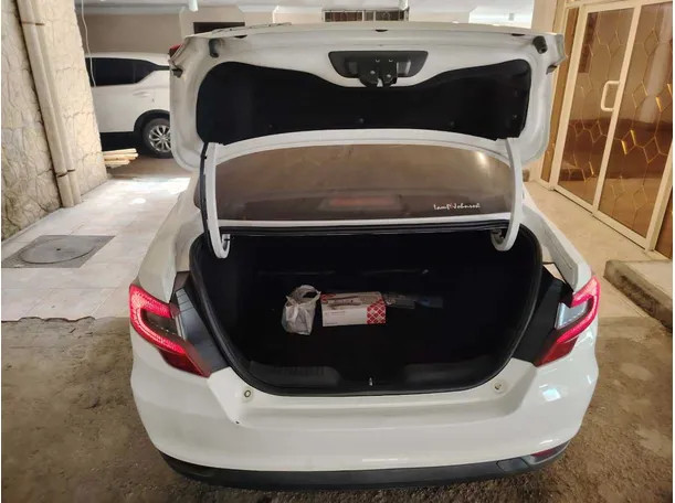 Car image 27