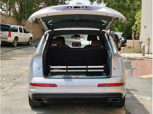Car image 23