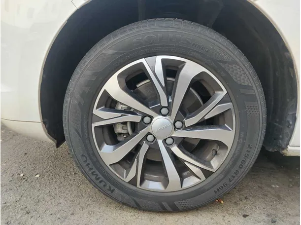Car image 9