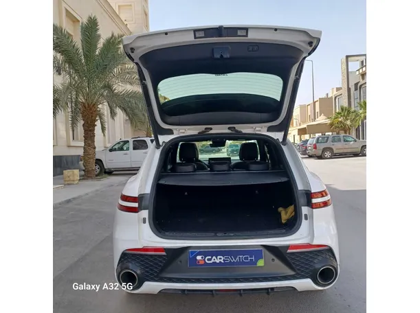 Car image 25