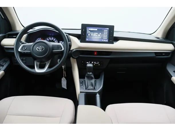 Car image 14