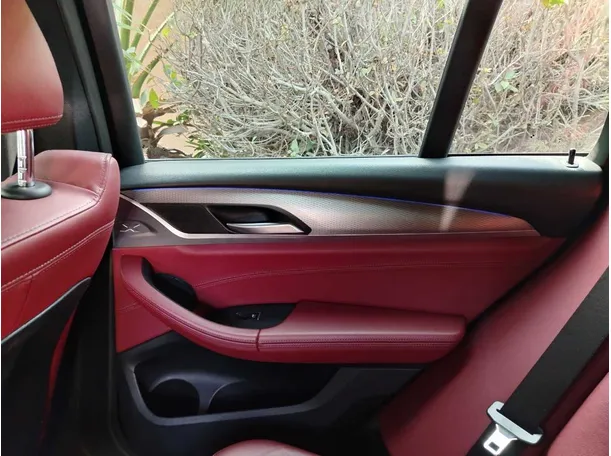 Car image 38
