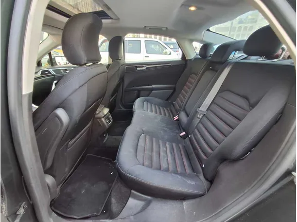Car image 13