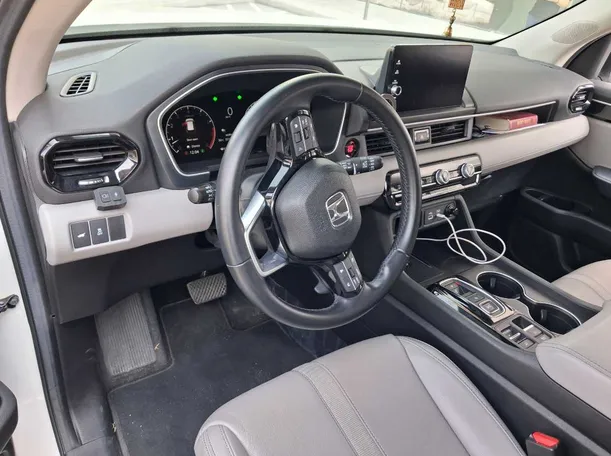 Car image 11
