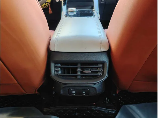 Car image 24