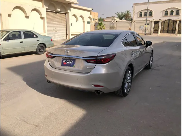 Car image 5