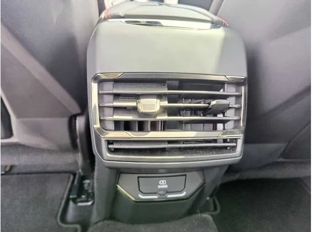 Car image 32