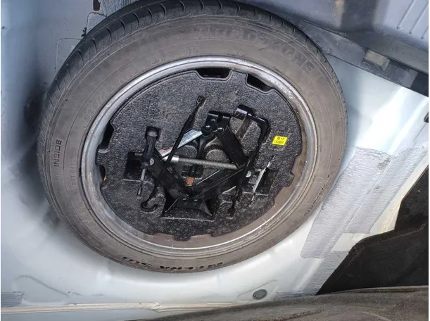 Car image 24