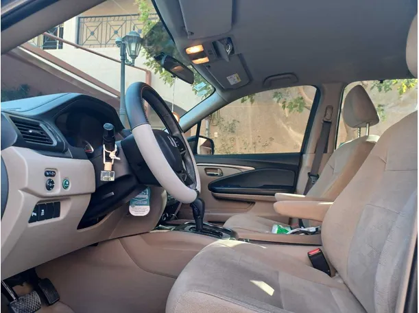 Car image 12