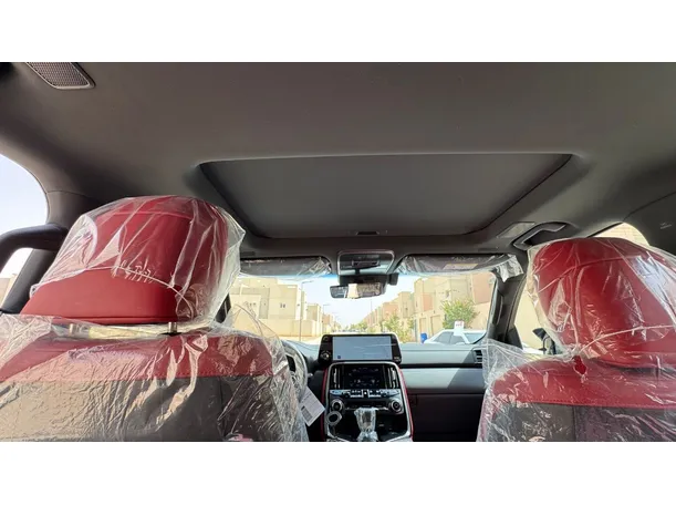 Car image 12