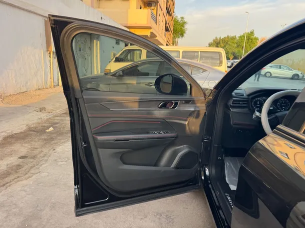 Car image 10