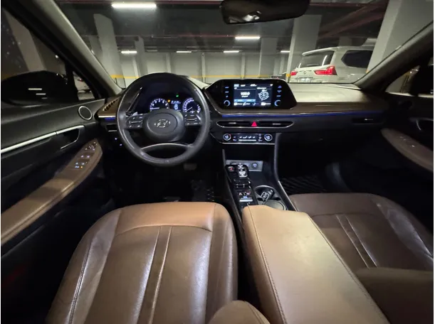 Car image 15