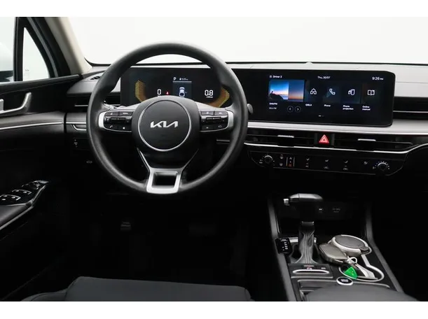 Car image 15
