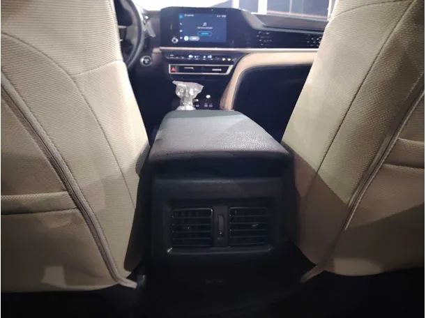 Car image 29