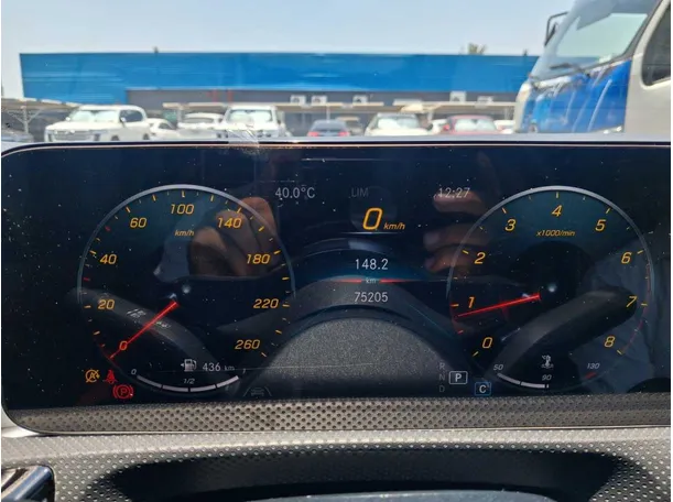 Car image 14