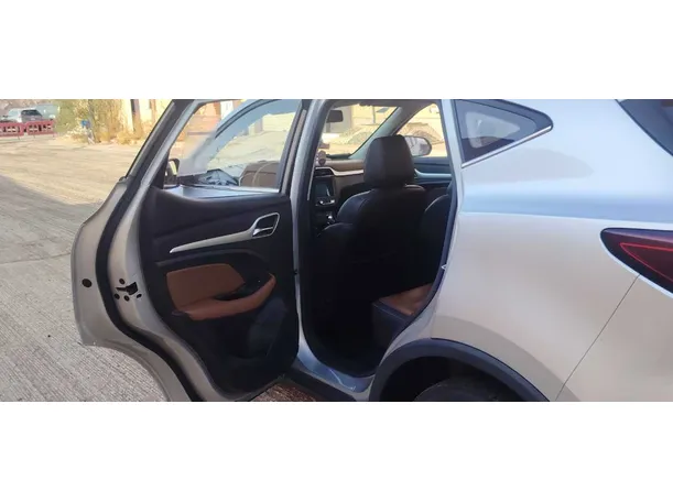 Car image 13