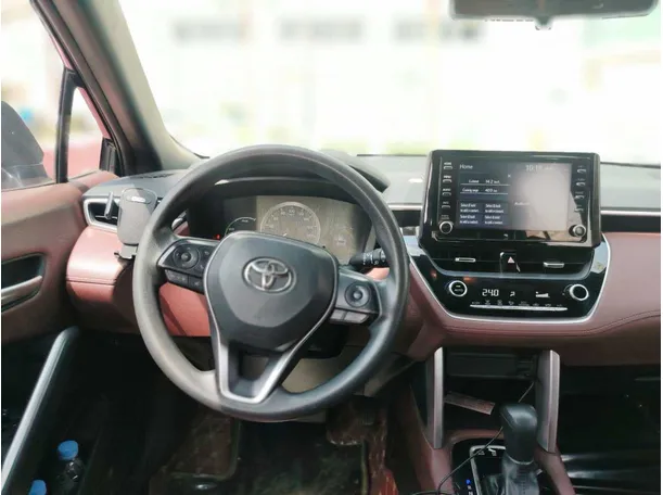 Car image 18