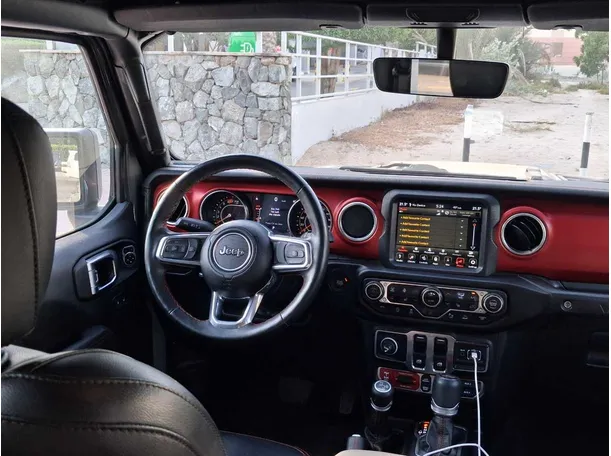 Car image 14