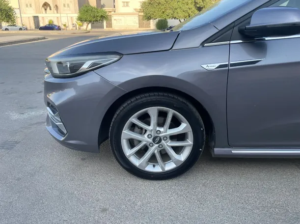 Car image 9