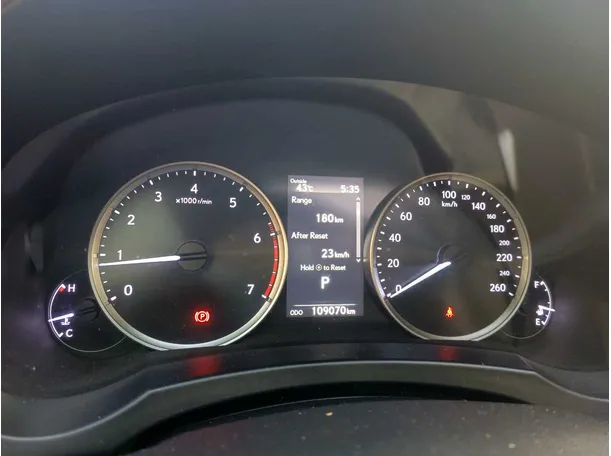 Car image 30