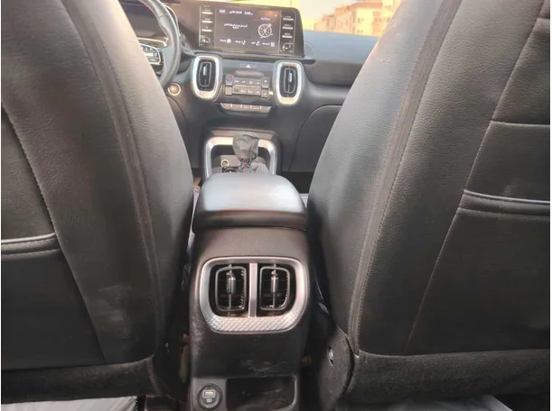 Car image 29