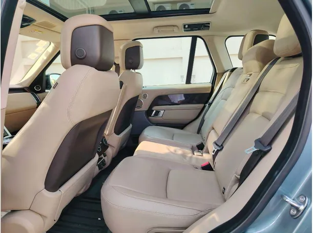 Car image 17