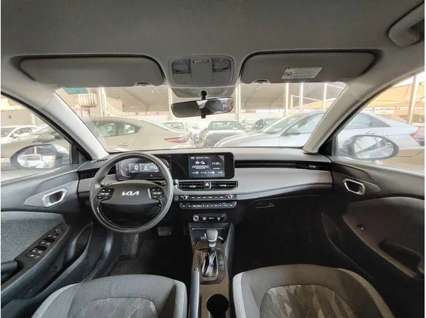 Car image 17