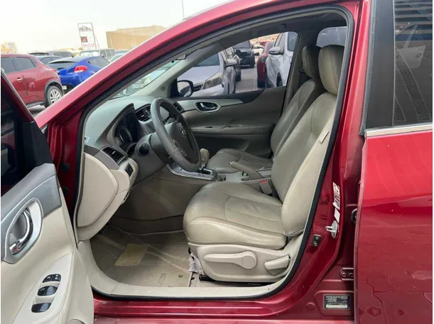 Car image 12