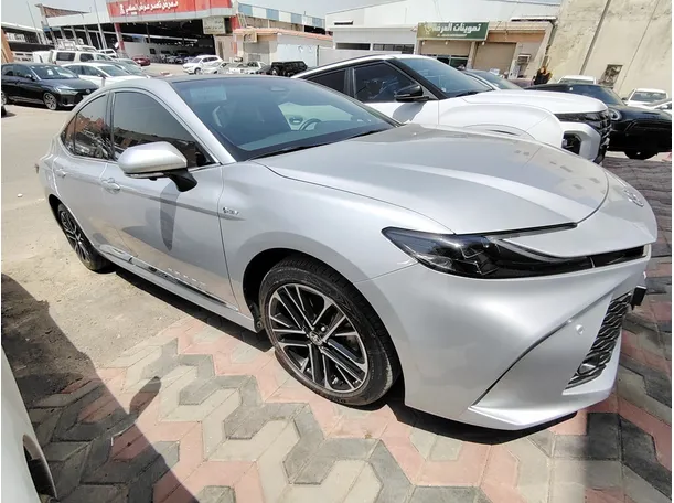 Car image 4