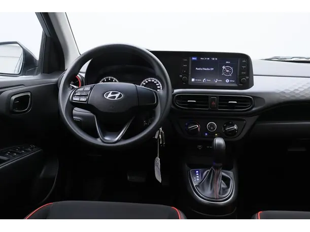 Car image 15