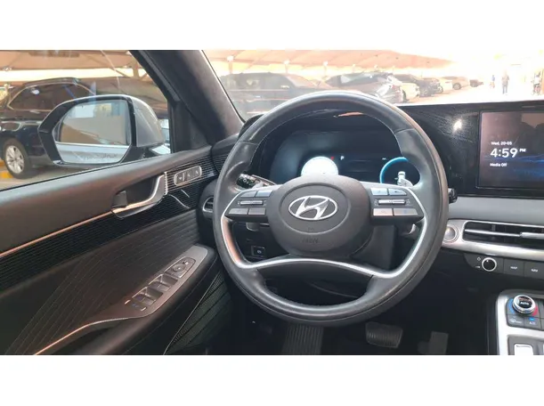 Car image 16