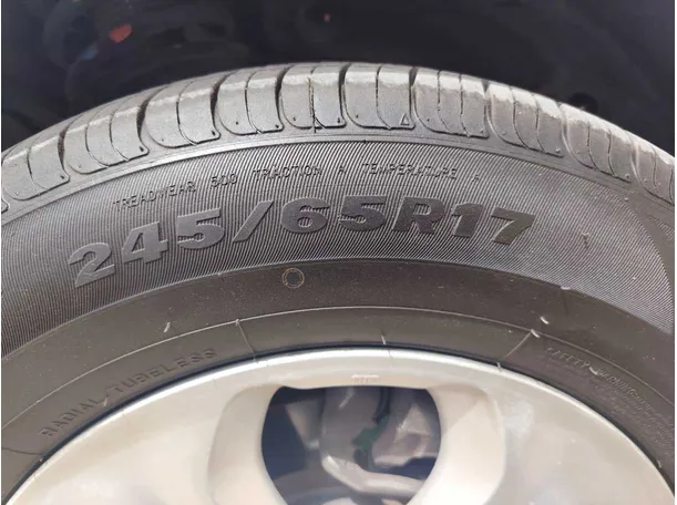 Car image 30