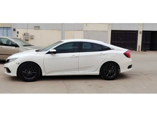 Car image 8