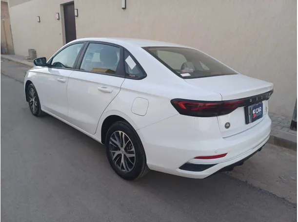 Car image 6